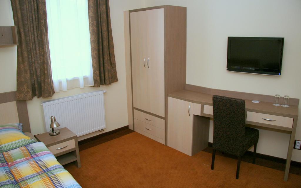 Imet Centrum Pressburg Zimmer foto