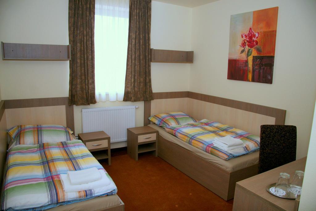 Imet Centrum Pressburg Zimmer foto